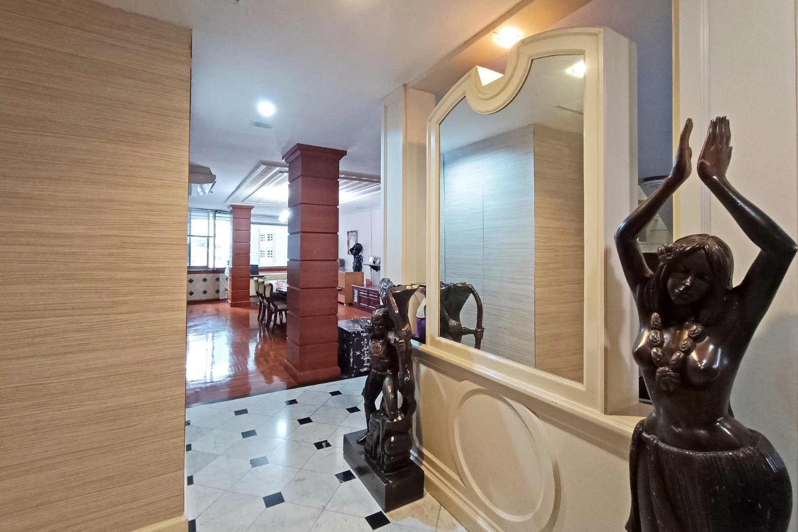 CR00125-Premier-Condominium-3.jpg
