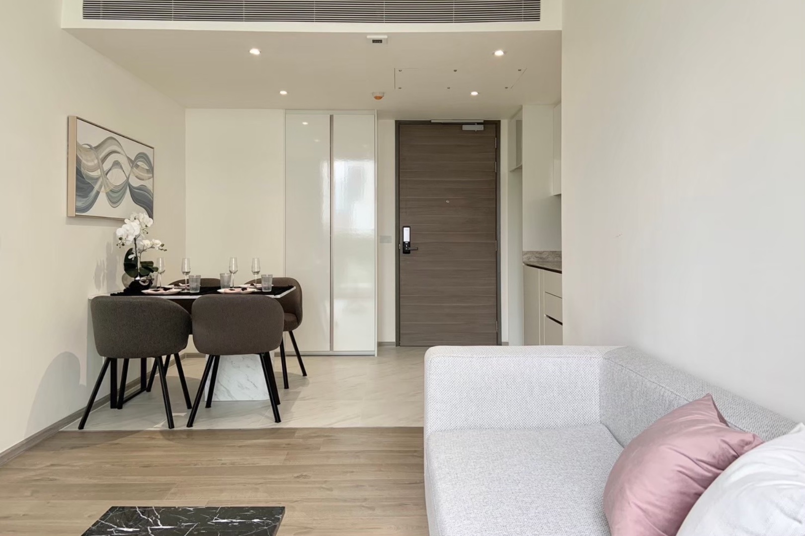 fynn-asoke-2-bedroom-2-bathroom-2.jpg