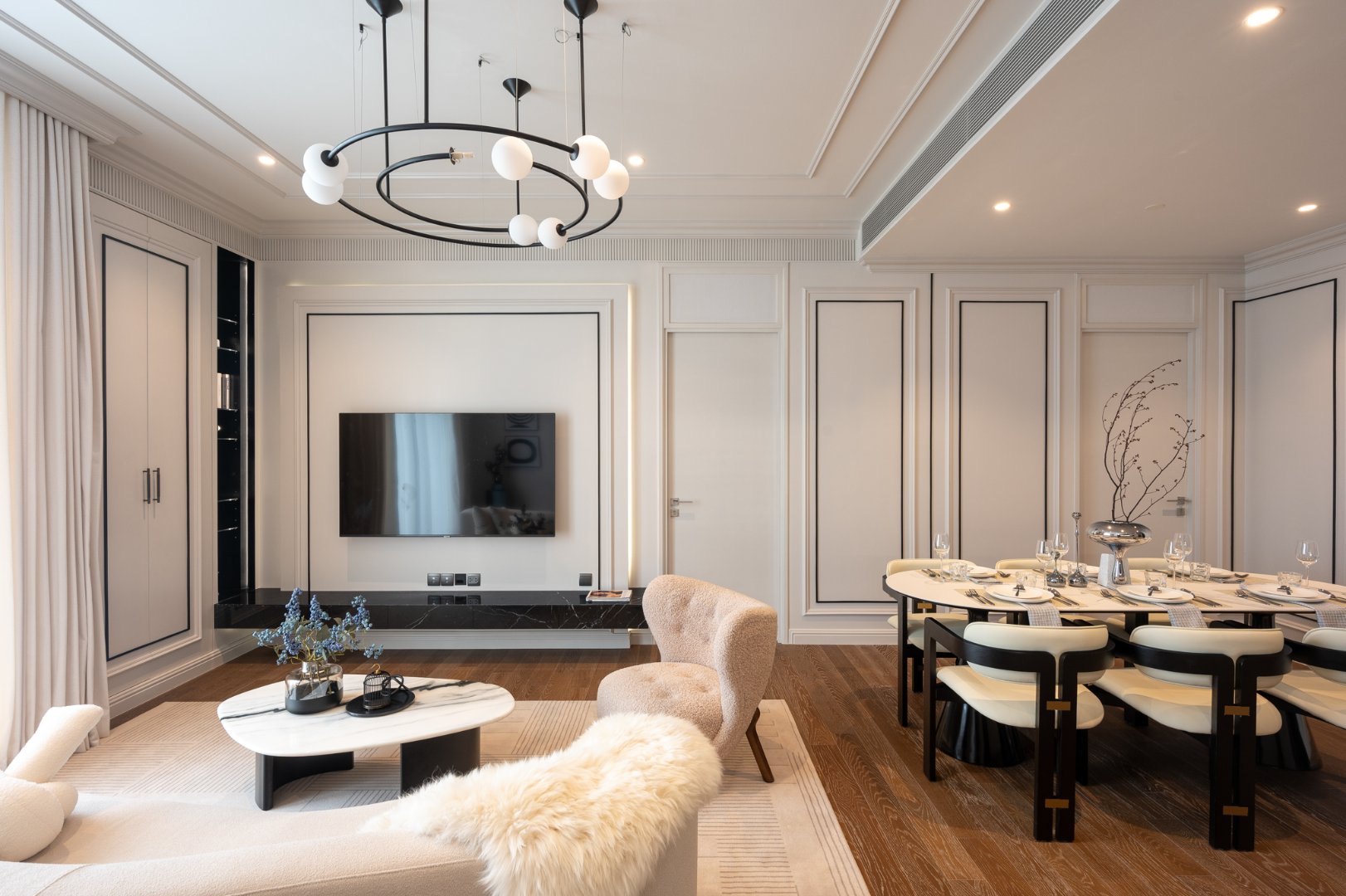 MUNIQ-Langsuan-3 Bedroom-Living-Room-5.jpg