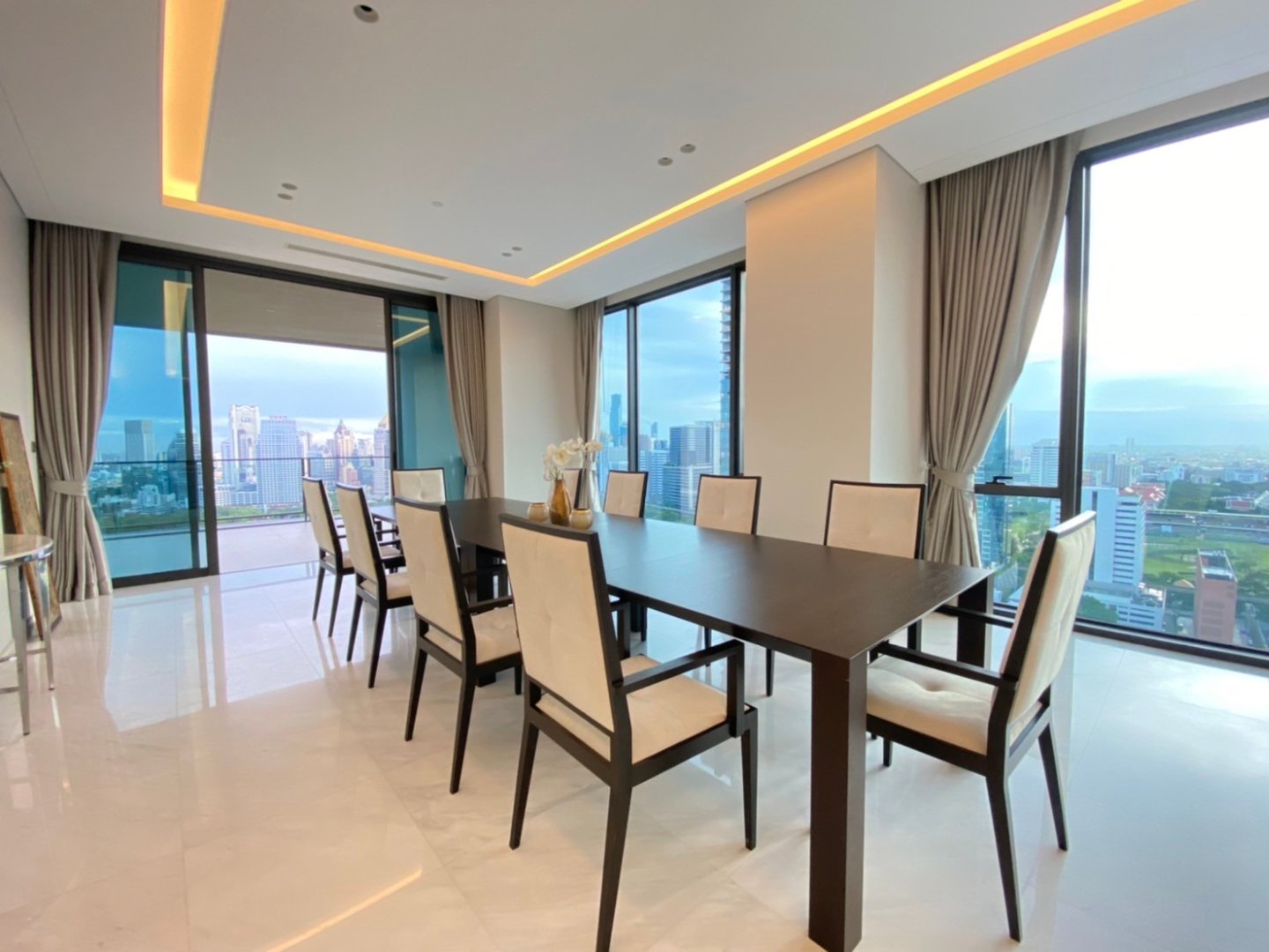 CR00133-The-Residences -at-Sindhorn-Kempinski-Hero-Photo-2.jpg