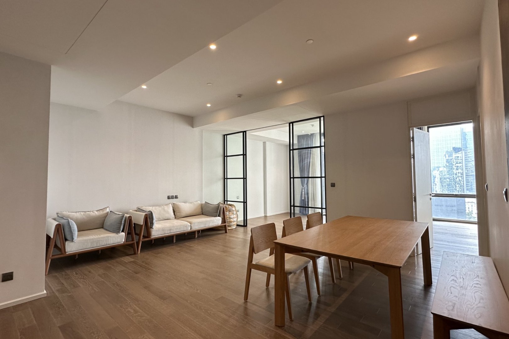 muniq-langsuan-2-bedroom-middle-floor-3.jpg