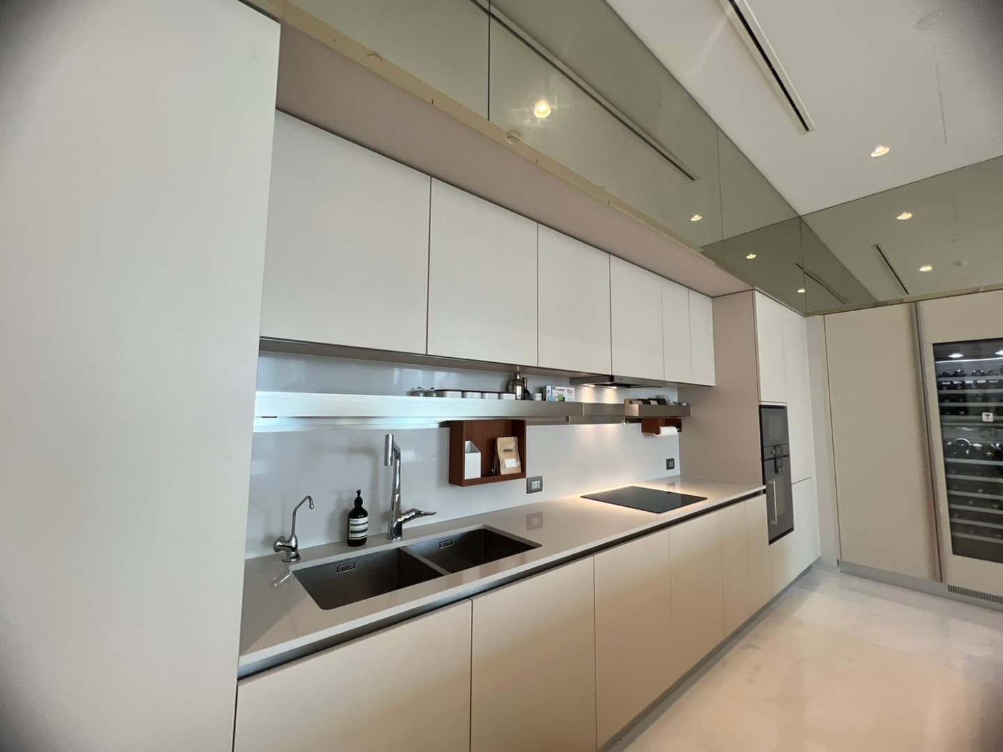 The Residences-at-Sindhorn-Kempinski-Hero-Photo-3.jpg