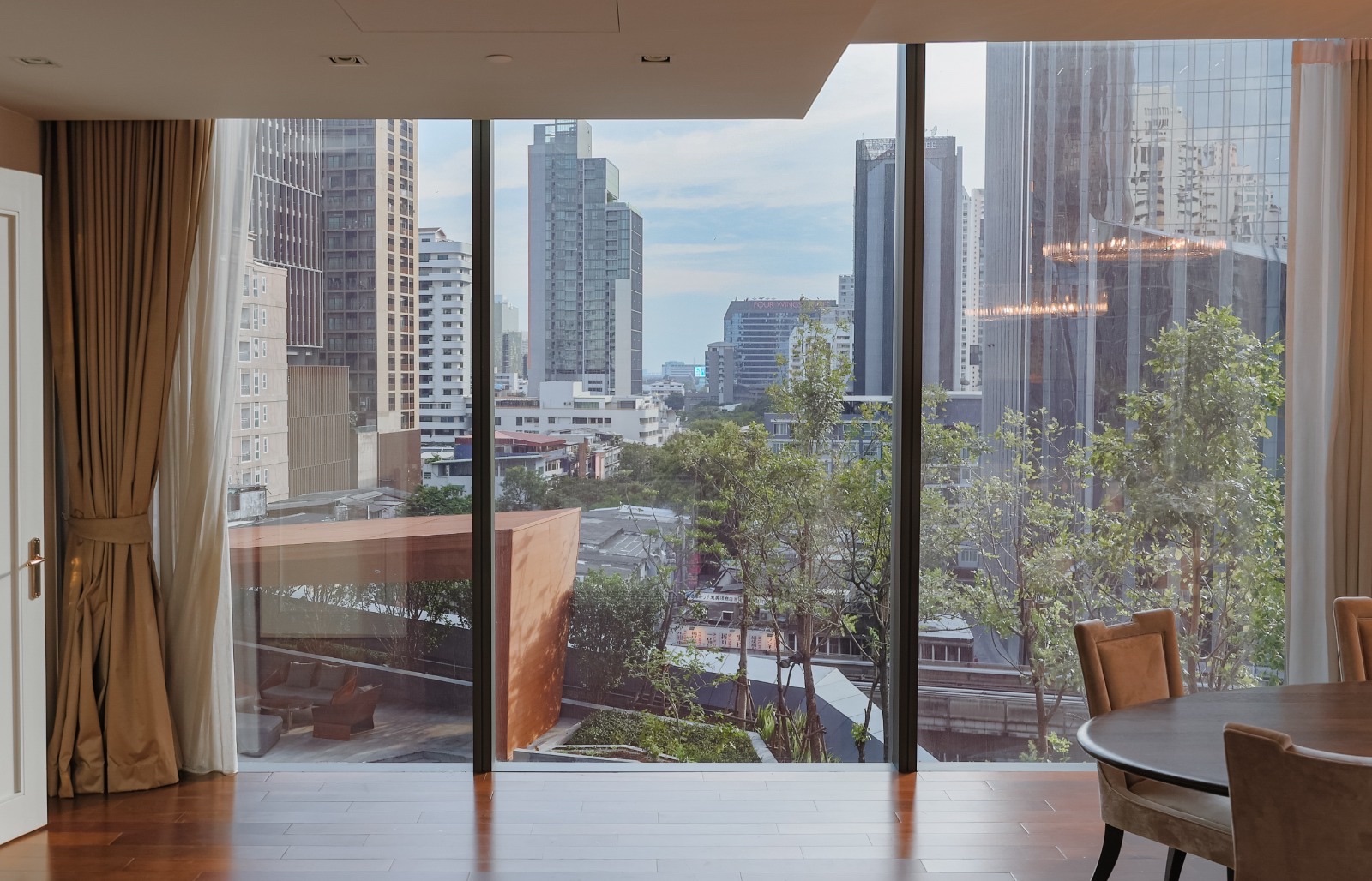marque-sukhumvit-2-bedrooms-138-sqm-4.jpg