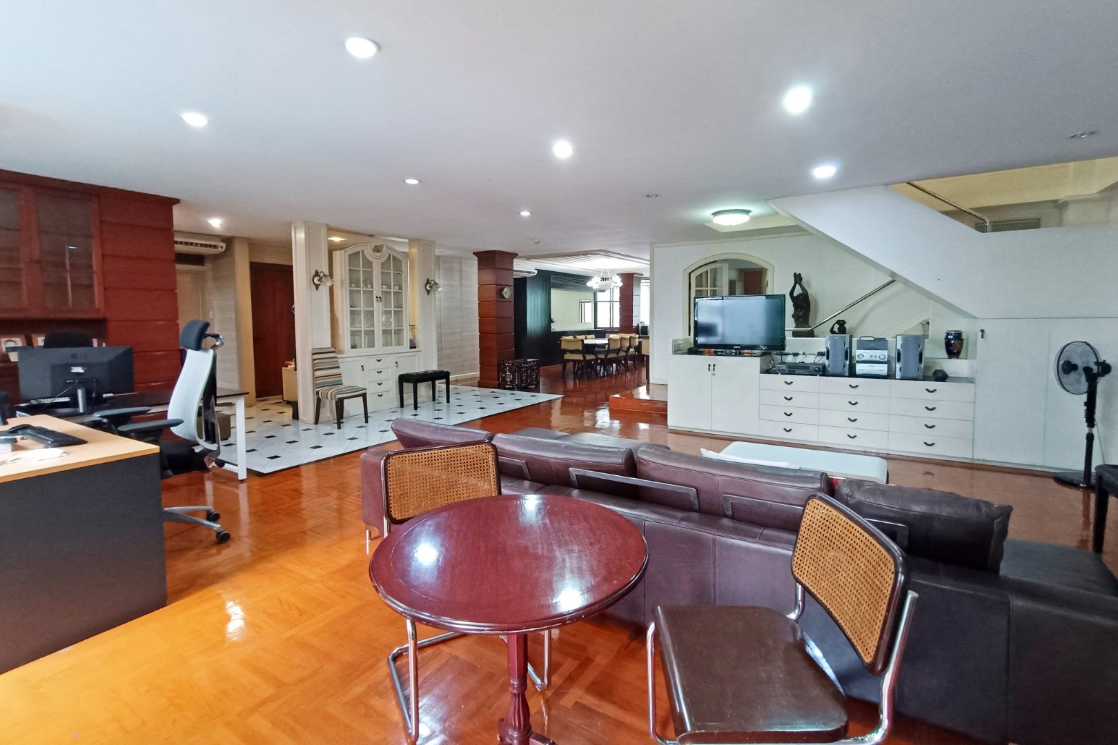 CR00125-Premier-Condominium-12.jpg