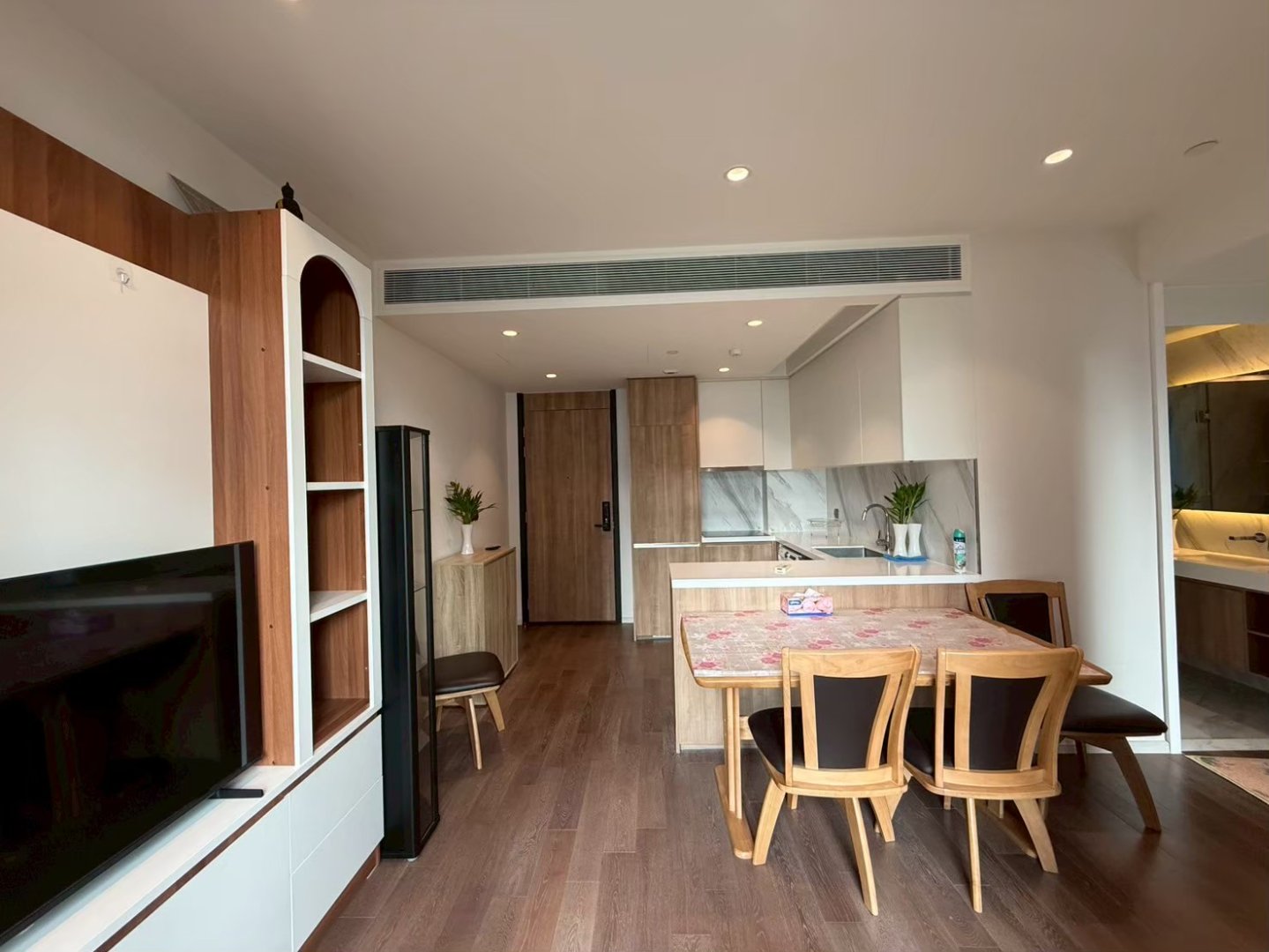 CL00040-MUNIQ-Sukhumvit-235.jpg
