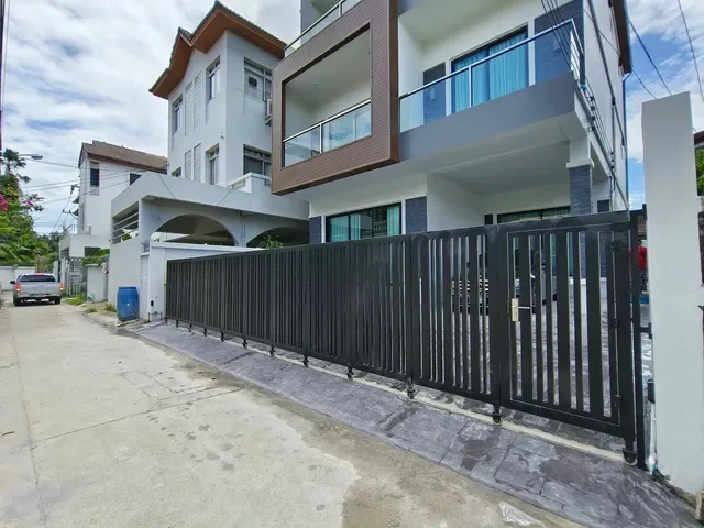 HR0004_Ekkamai House 1-hero-picture-19.webp