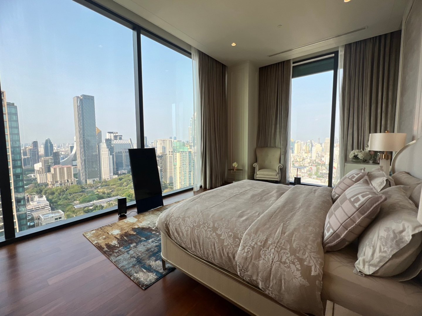The Residences-at-Sindhorn-Kempinski-Hero-Photo-4.jpg