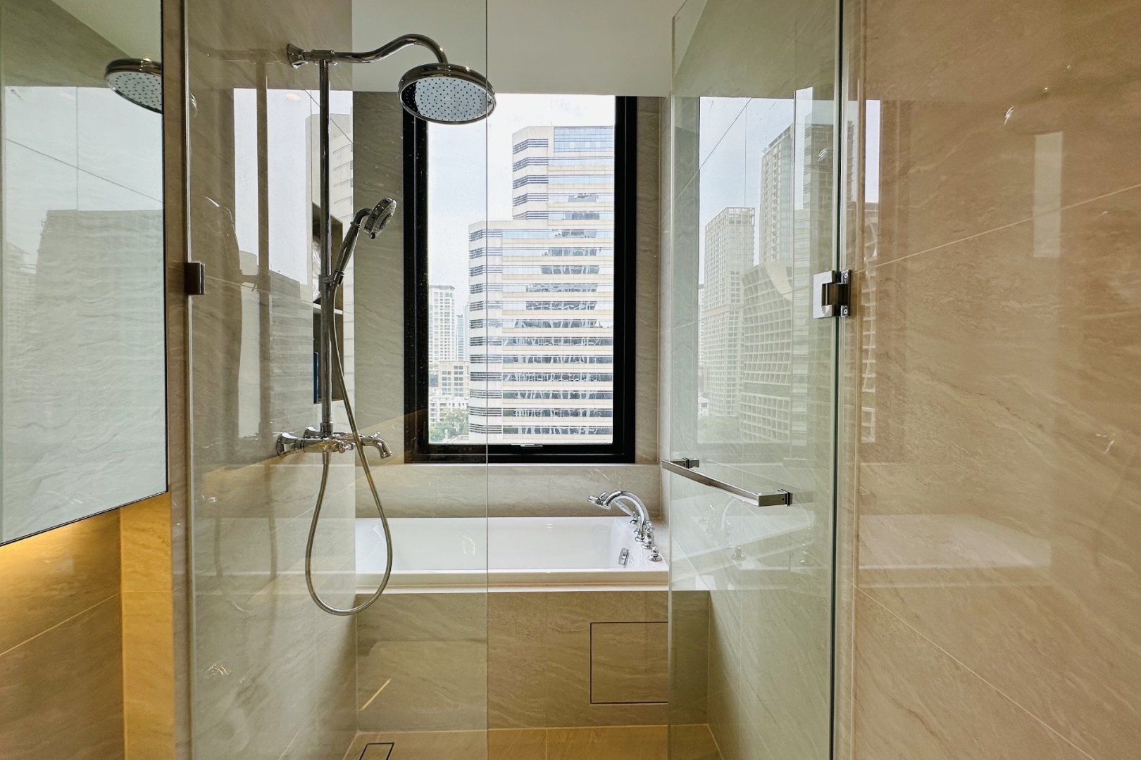 muniq-langsuan-2-bedrooms-furnished-middle-floor-5.jpg