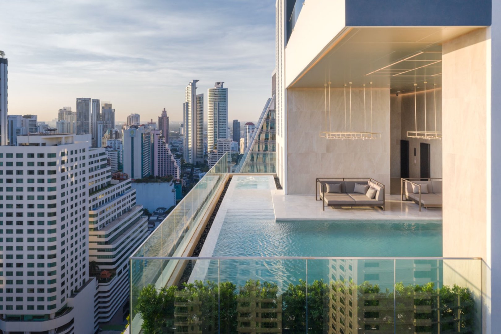 6.MUNIQ Sukhumvit 23.jpg