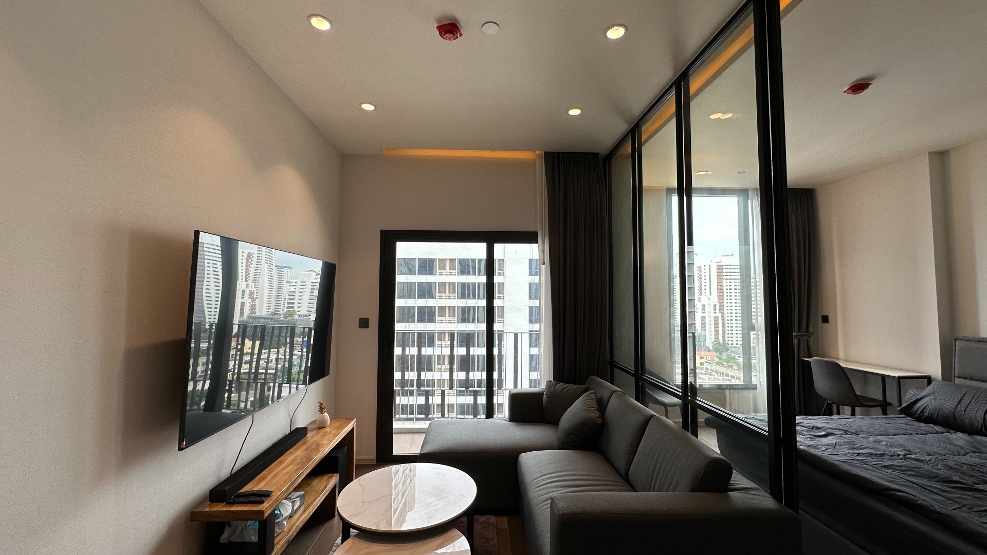 CL00053-MUNIQ-Sukhumvit-23-Hero-Picture-6.jpg