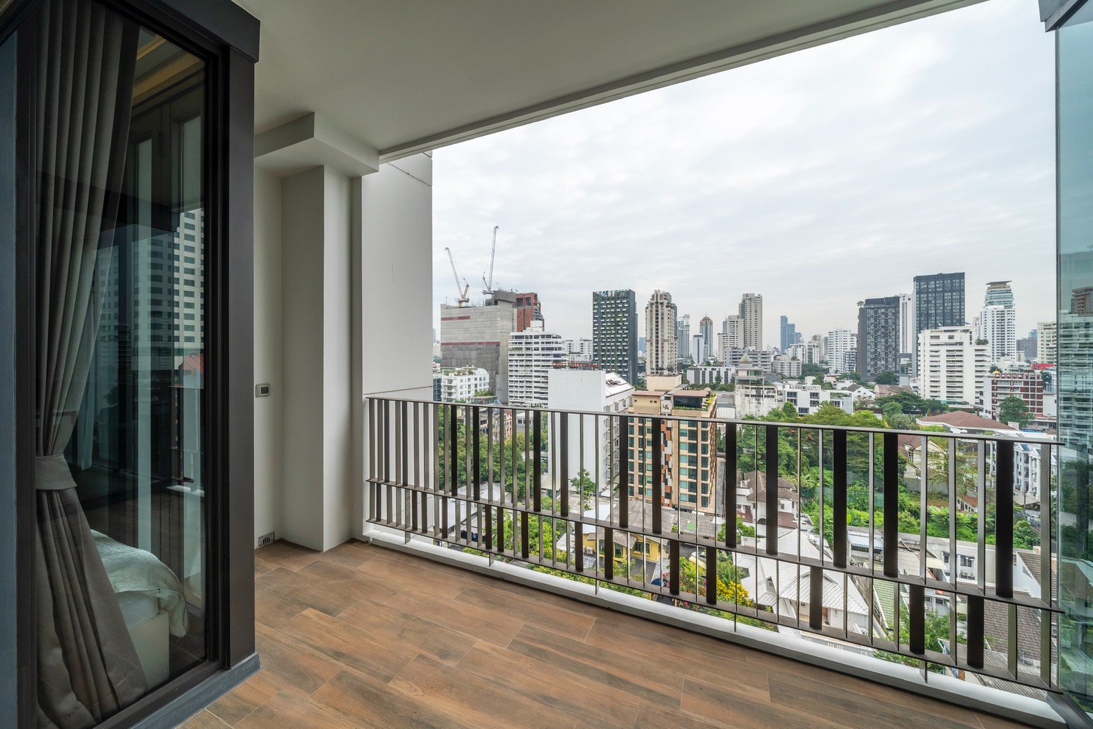 CL00065-MUNIQ-Sukhumvit-23-Hero-Picture-8.jpg