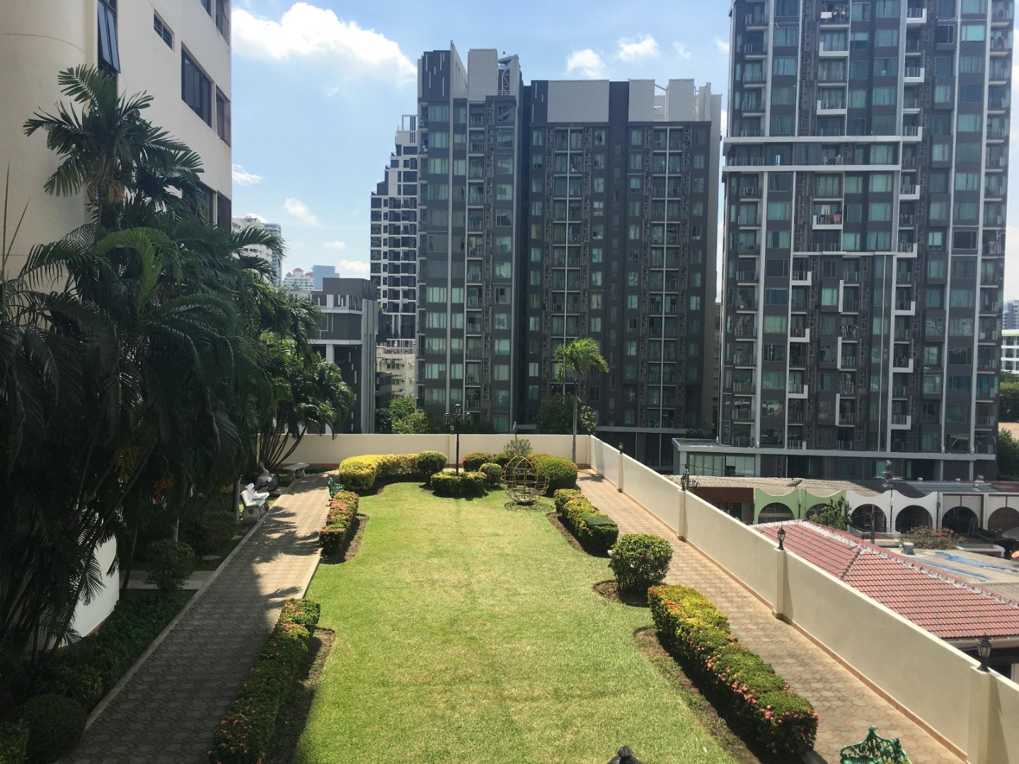 CR00161-Oriental-Towers-Condominium-Hero-Photo-6.jpeg